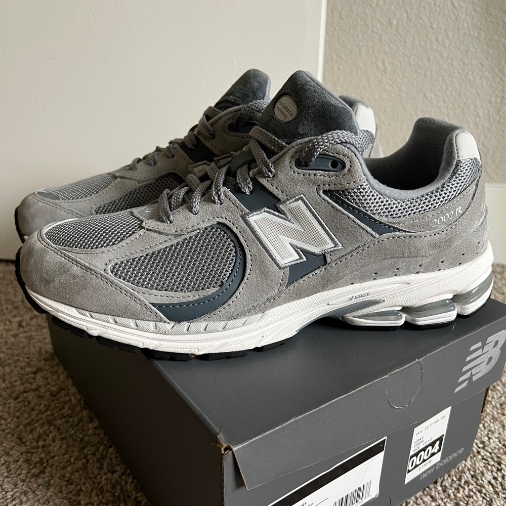 New Balance 2002R (10.5M/12W)